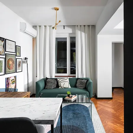 Art-inspired Flat With Private Garage