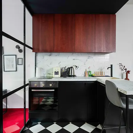 Art-inspired Flat With Private Garage Sofya