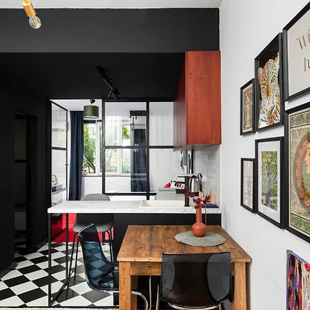 Art-inspired Flat With Private Garage Sofya