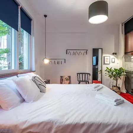 Art-inspired Flat With Private Garage * Sofya