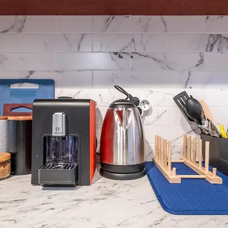 Art-inspired Flat With Private Garage