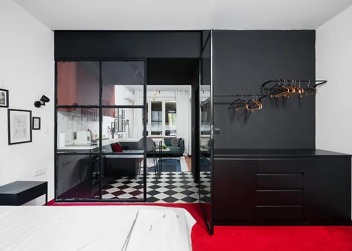 Art-inspired Flat With Private Garage Apartament